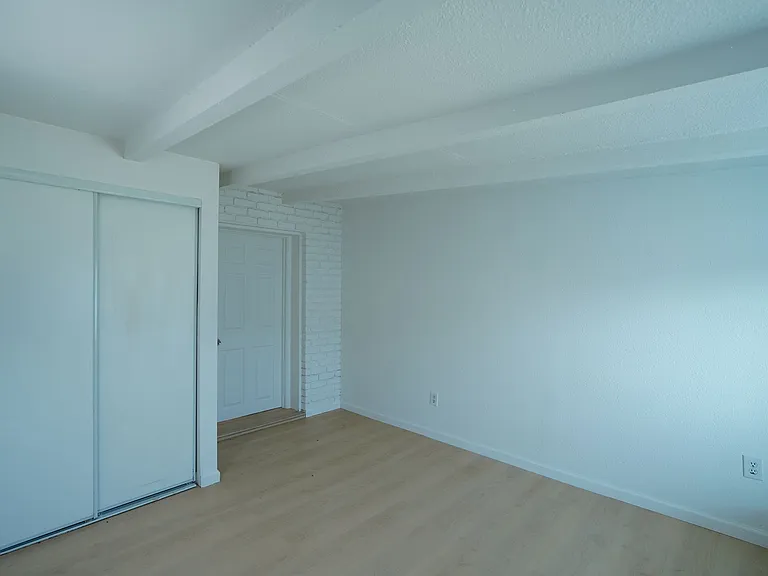 1443 N Riverside Ave — Photo 15