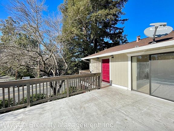 4th image of 940 Golden Gate Dr