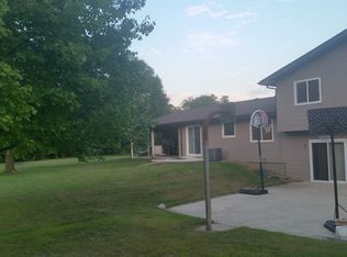 23926 S Lakeview Dr, Minooka, IL 60447