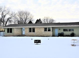 215 S 8th St, HILBERT, WI 54129