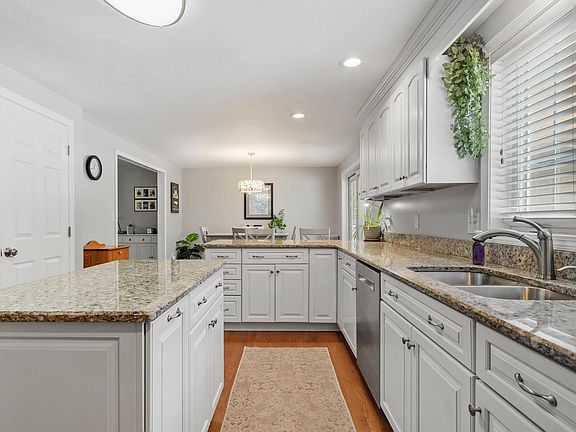 5th image of 10 Westview Road