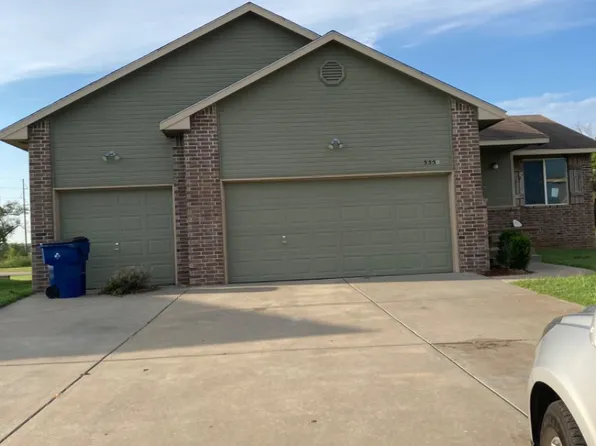 5550 S Meadowview Ct, Wichita, KS 67216