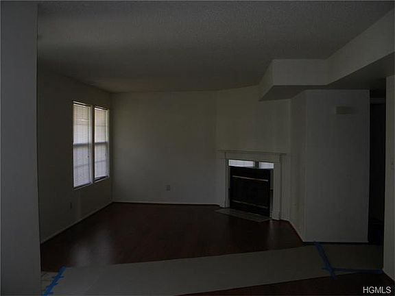 4th image of 4015 Whispering Hills Dr