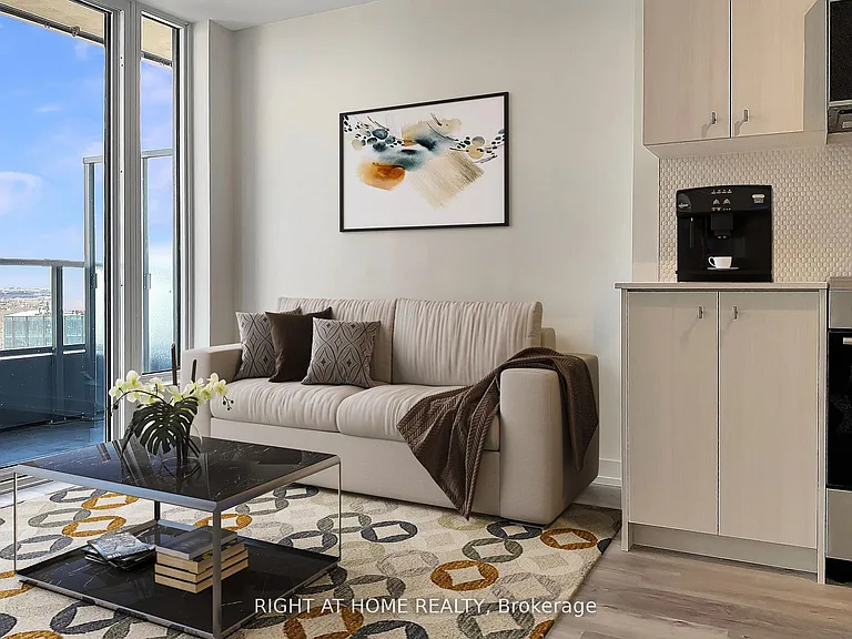 15 Wellington St S #1814 — Photo 6