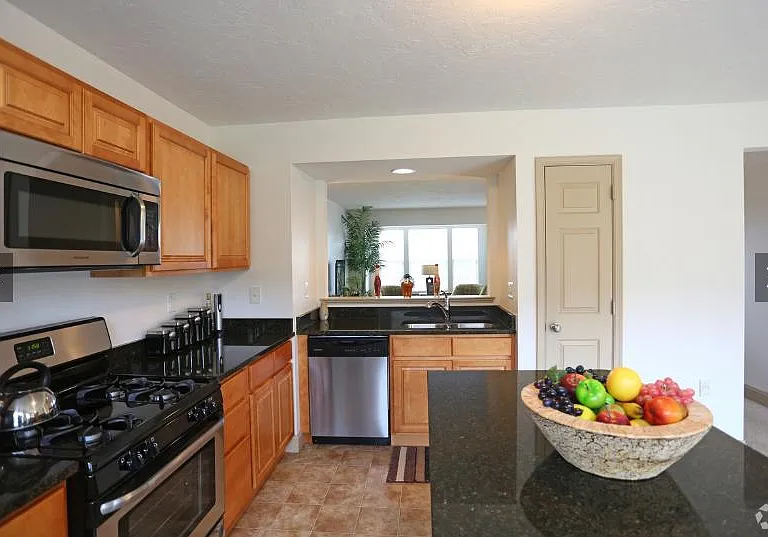 Sunpointe Townhomes — Photo 13