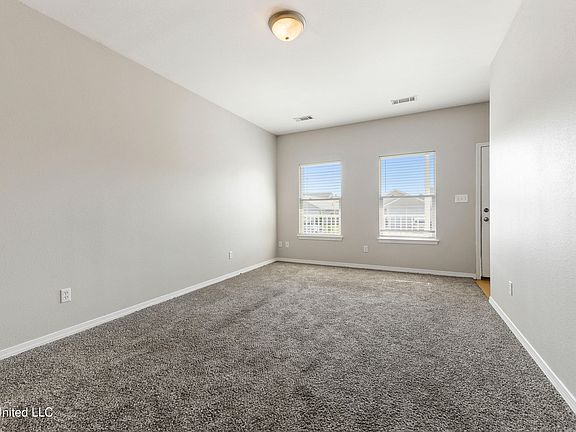 4th image of 2416 Gladiolus St
