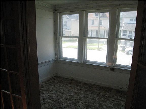 4th image of 319 E 29th St