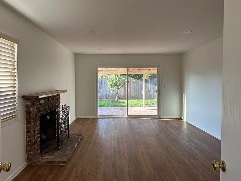 9465 Ellis Ave — Photo 2