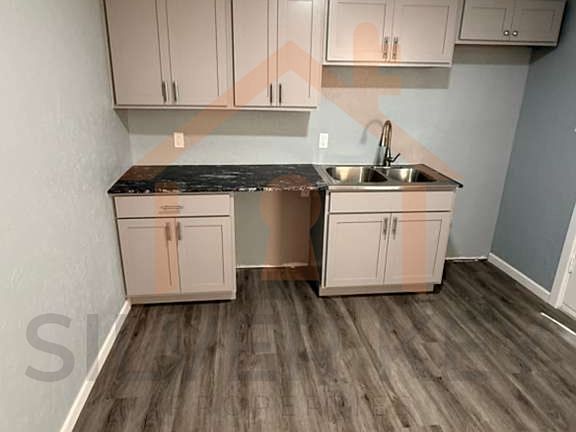 4th image of 1005 SW 46th St