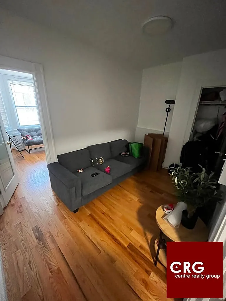 2 bed, 1.0 bath, $4,285 — Photo 3