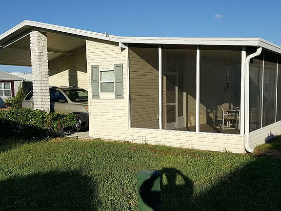 screened lanai in back