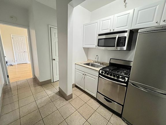 5th image of 11880 Metropolitan Ave