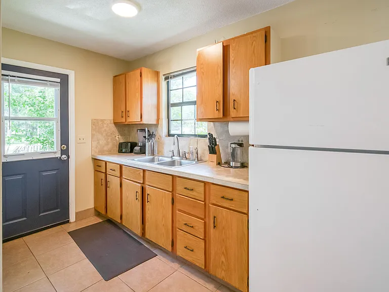 Greenada Dr — Photo 6