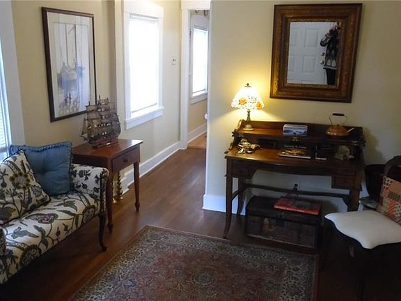 4th image of 406 Washington St