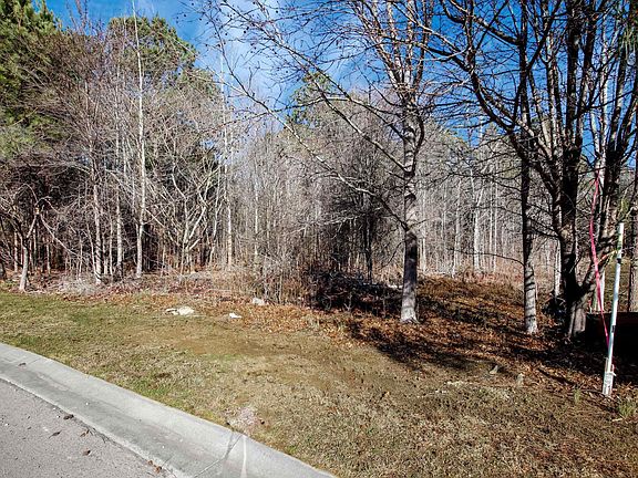 4th image of 361 Garvey Cir