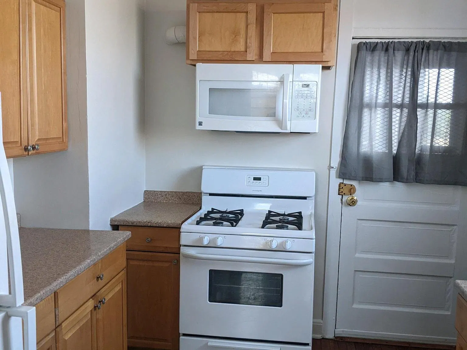 Studio, 600 sqft, $1,100 — Photo 3