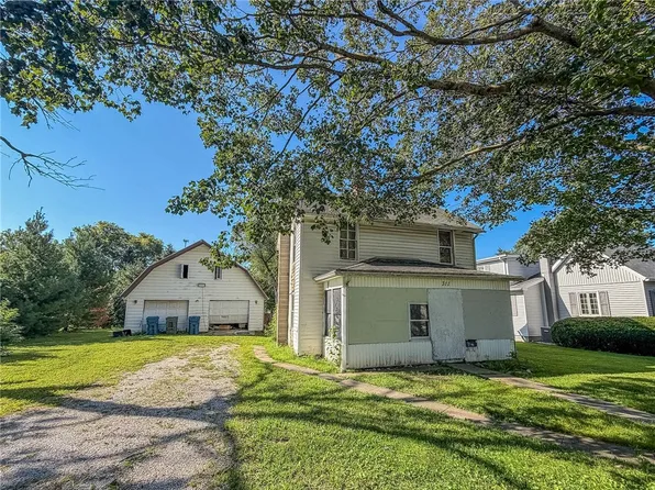 311 E McKibben St, Rossville, IL 60963
