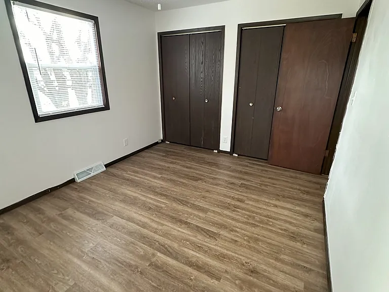 2519 W 4th St — Photo 11