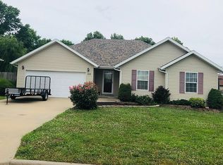 619 W Pearl St, Bolivar, MO 65613