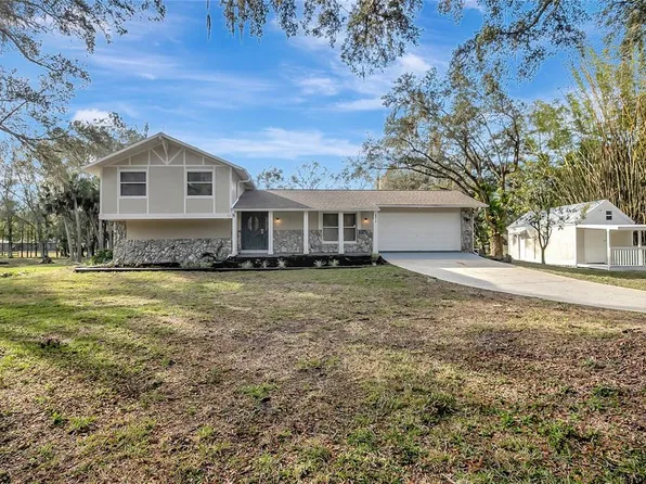 8012 Rogers Pl, Zephyrhills, FL 33544