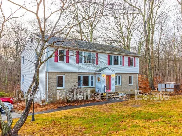 405 Noank Ledyard Rd APT 2, Mystic, CT 06355