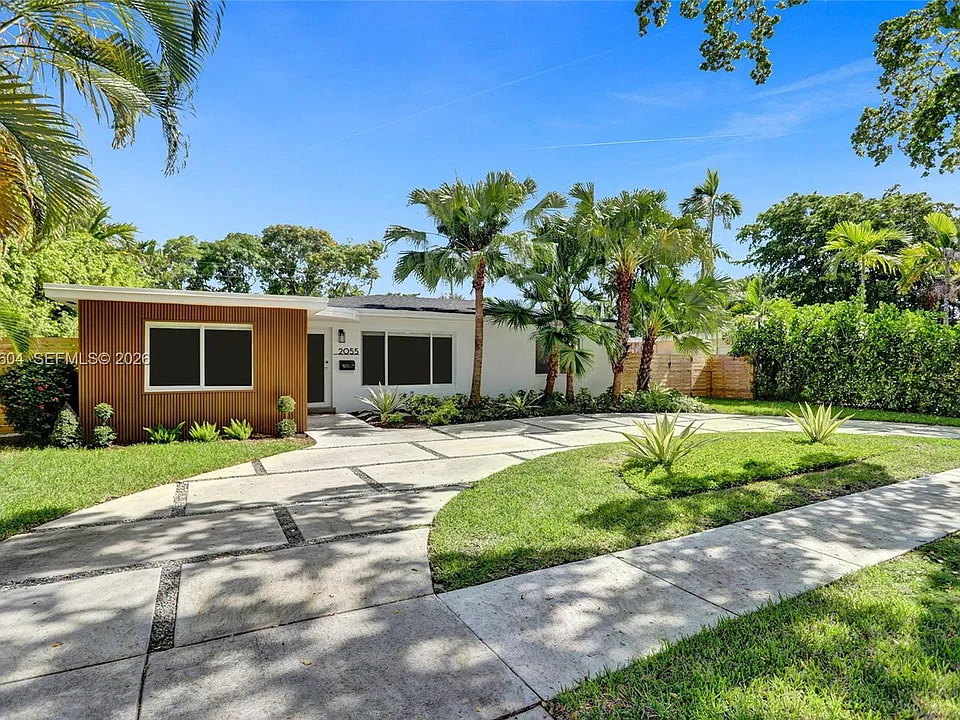 2055 Alamanda Dr