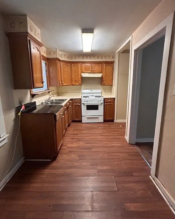 3 bed, 2.0 bath, 1126 sqft, $900 — Photo 2