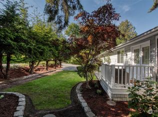 11400 Sunrise Dr NE, Bainbridge Island, WA 98110