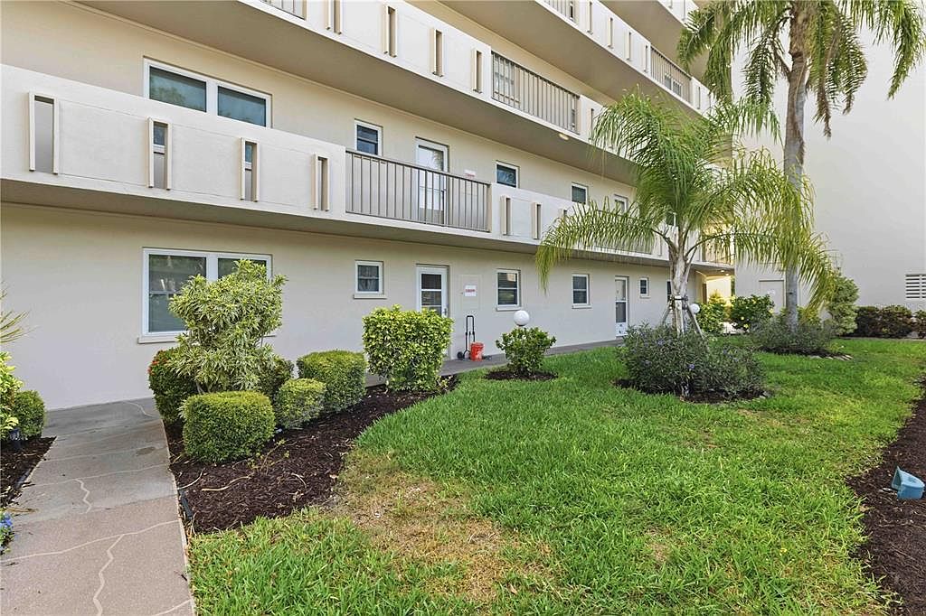 3680 Ironwood Cir APT 202L