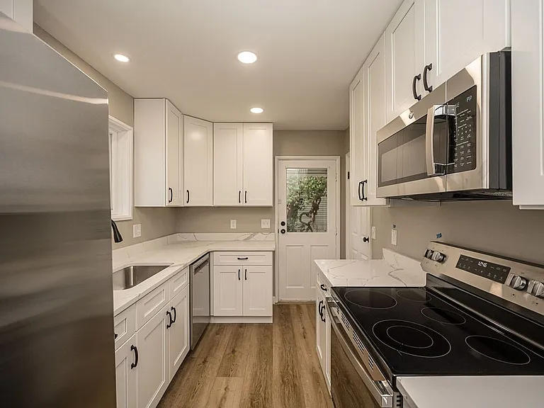 2568 Bonniebrook Dr — Photo 3