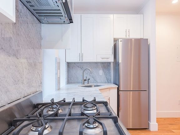 4th image of 457 15th St #1AA