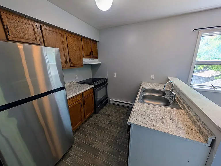 115 S Railroad St — Photo 3