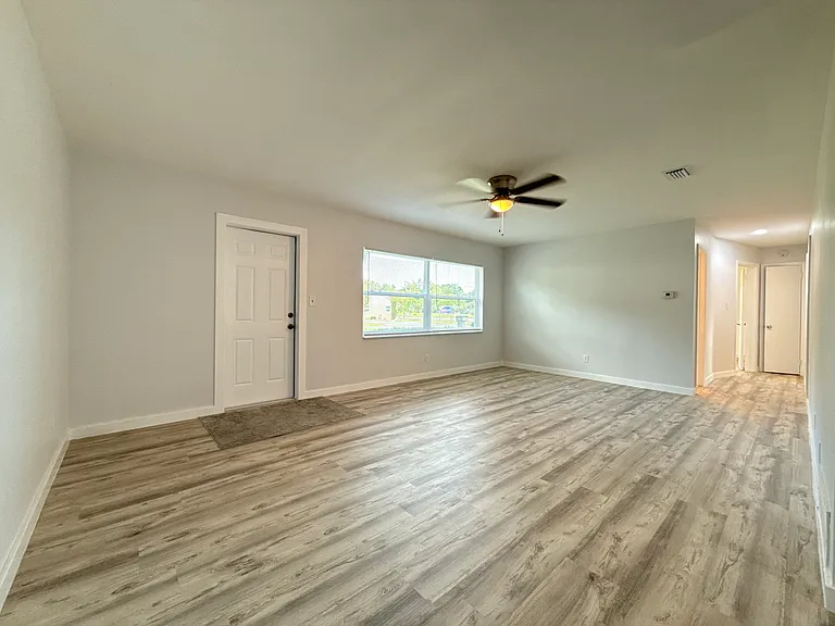 1319 NE 34th Ave — Photo 5