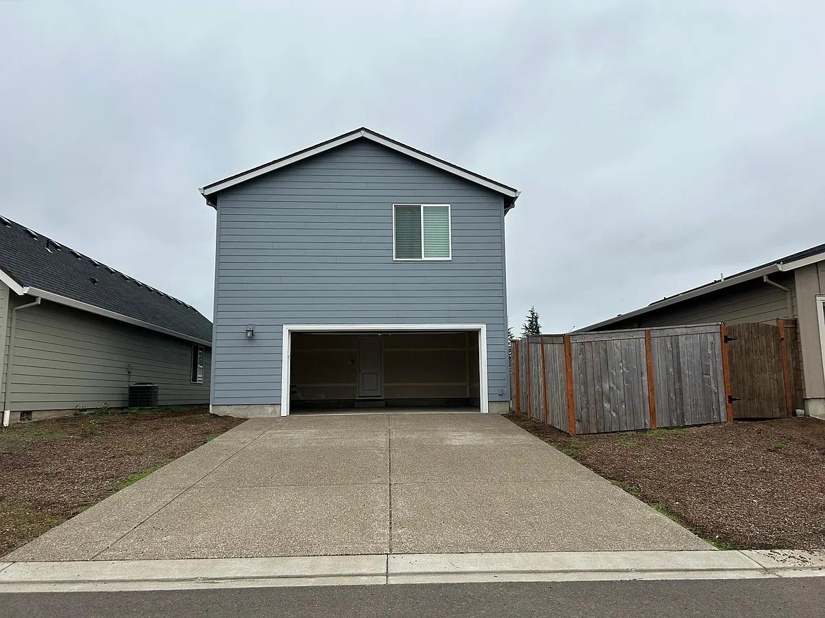 Building Photo - 2074 Smith Dr