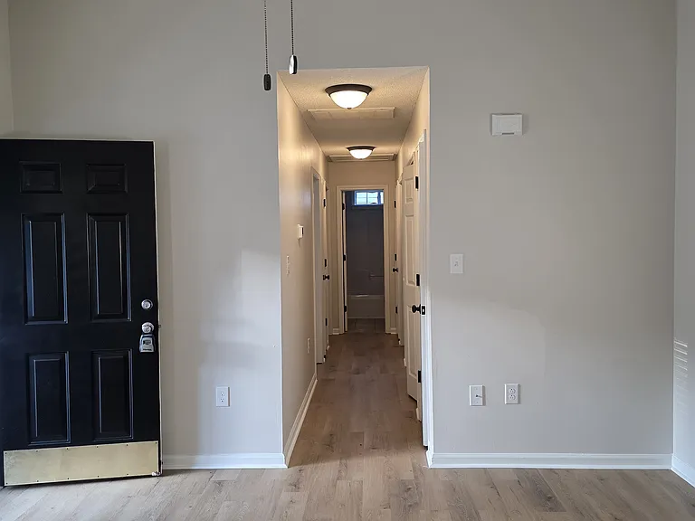 2419 Middleburg Dr — Photo 2