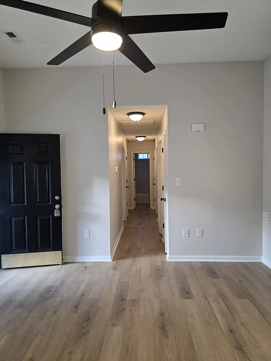 Building Photo - 2419 Middleburg Dr