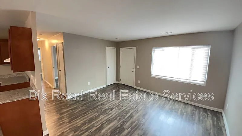 3 bed, 1.0 bath, 925 sqft, $1,695 — Photo 3