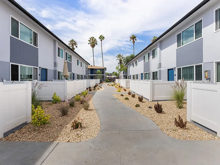 The Circle Apartments at Long Beach — Photo 35
