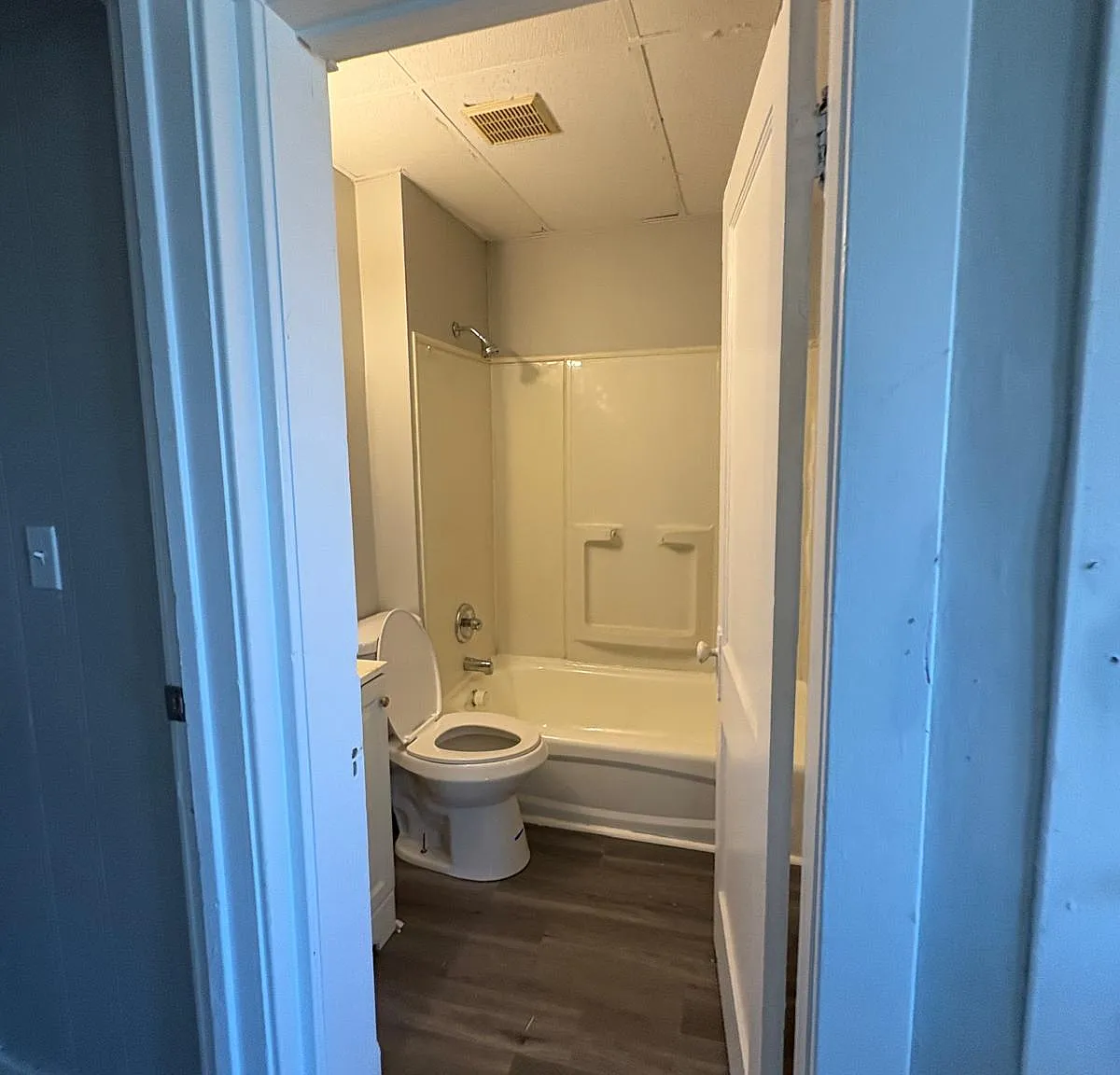 3 bed, 900 sqft, $850 — Photo 3