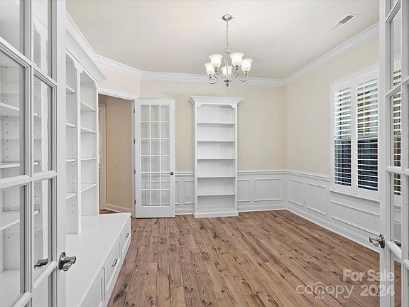 4th image of 4061 Wiltshire Ln