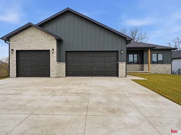 1044 Tuscan Trl, Hickman, NE 68372