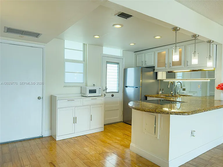 2861 Leonard Dr #F503 — Photo 8