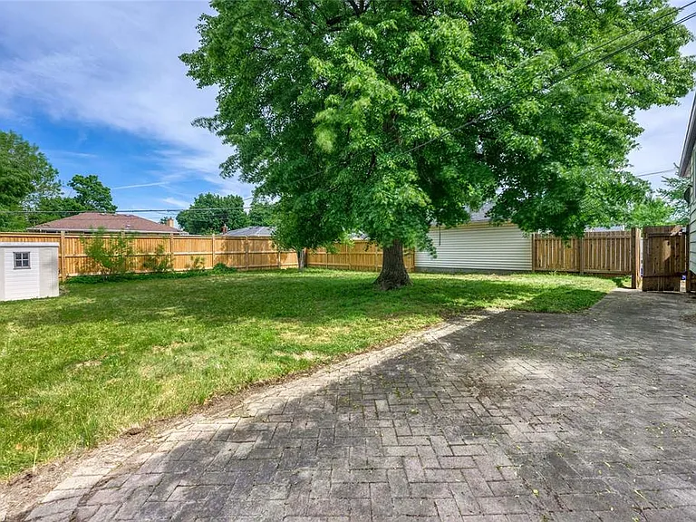 890 Hollands Ave — Photo 43