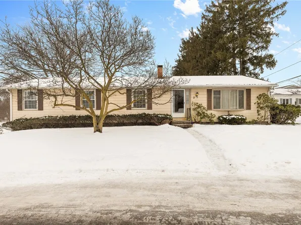 2 Wayside Dr, Rochester, NY 14625