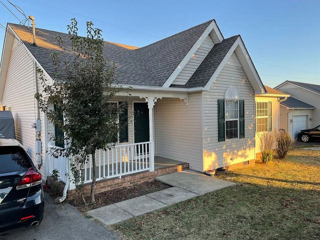 3 bed, 2.0 bath, 1228 sqft, $1,800 — Photo 2