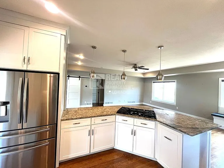 5016 Briscoglen Dr — Photo 5