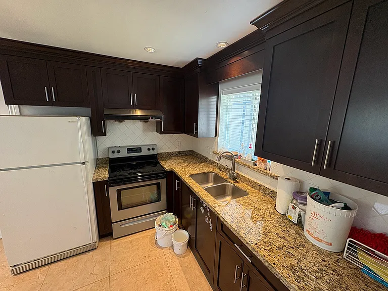 5772 Rhodes St — Photo 18