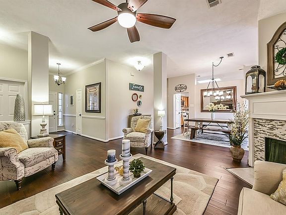 5th image of 1919 Oakwood Court Dr