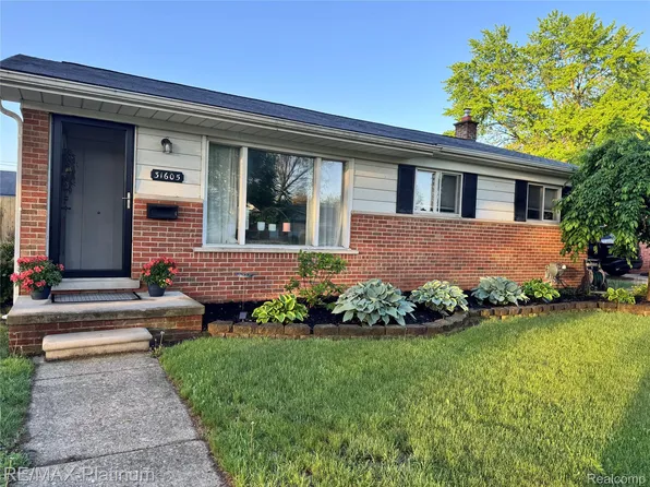 31605 Saint Martins St, Livonia, MI 48152