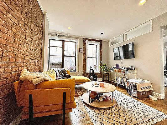 2nd image of 122 Suffolk St #2B